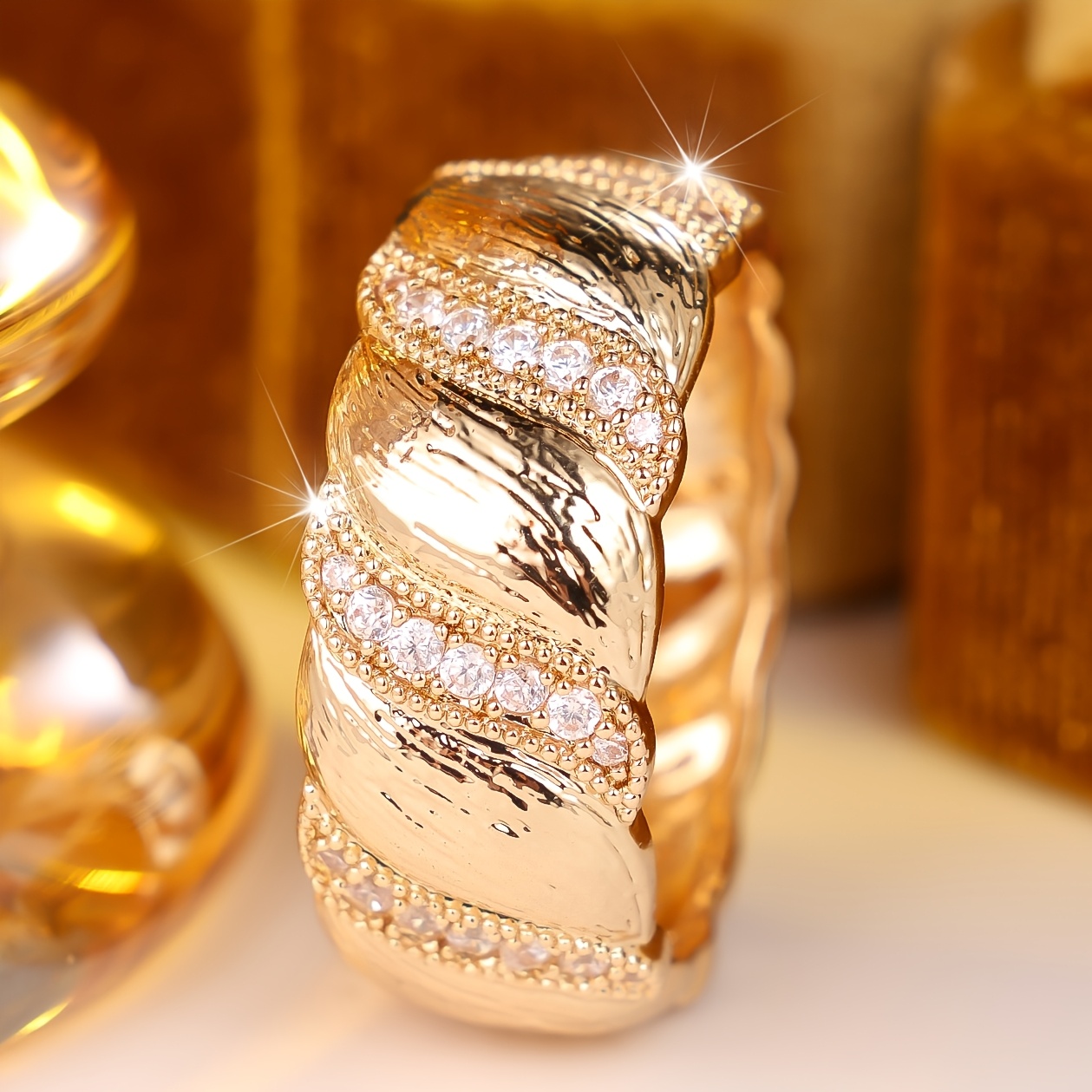 Women's Elegant Round White Zirconia Inlay Ring